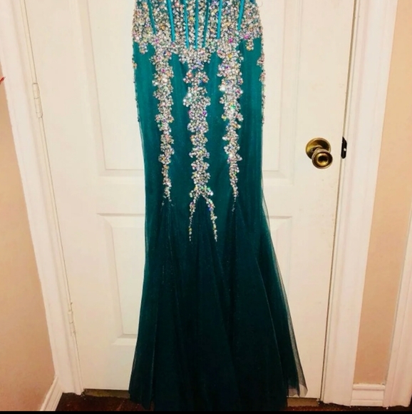 Dress - Picture 3 of 3